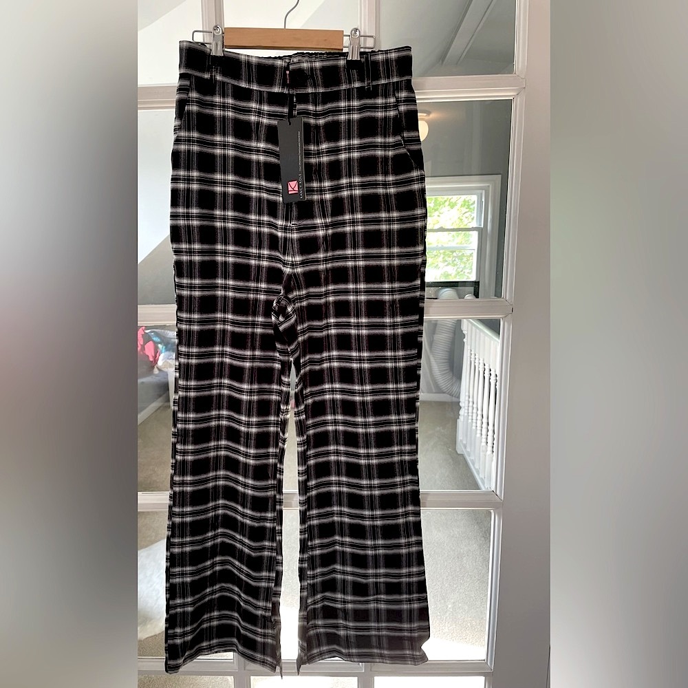 Brand new high rise elastic waist pants with split ends. Size: m